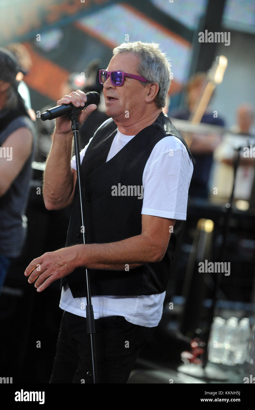 NEW YORK, NY - JULY 23: Vocalist Ian Gillan and Guitarist Steve Morse of Deep Purple peform on NBC's 'Today Show' at Rockefeller Plaza on July 23, 2015 in New York City   People:  Ian Gillan Stock Photo