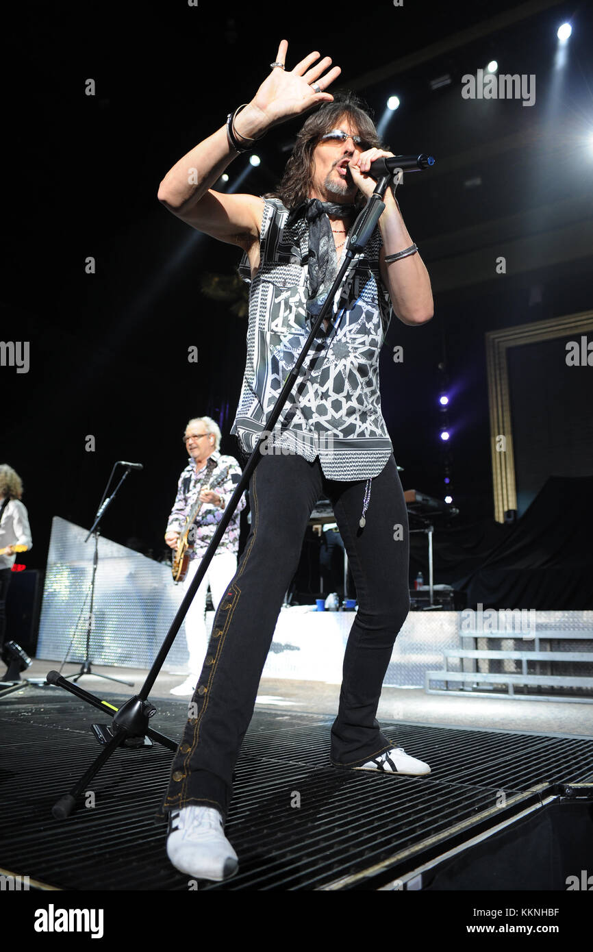 WEST PALM BEACH, FL - JULY 16: Kelly Hansen of Foreigner perform at The ...