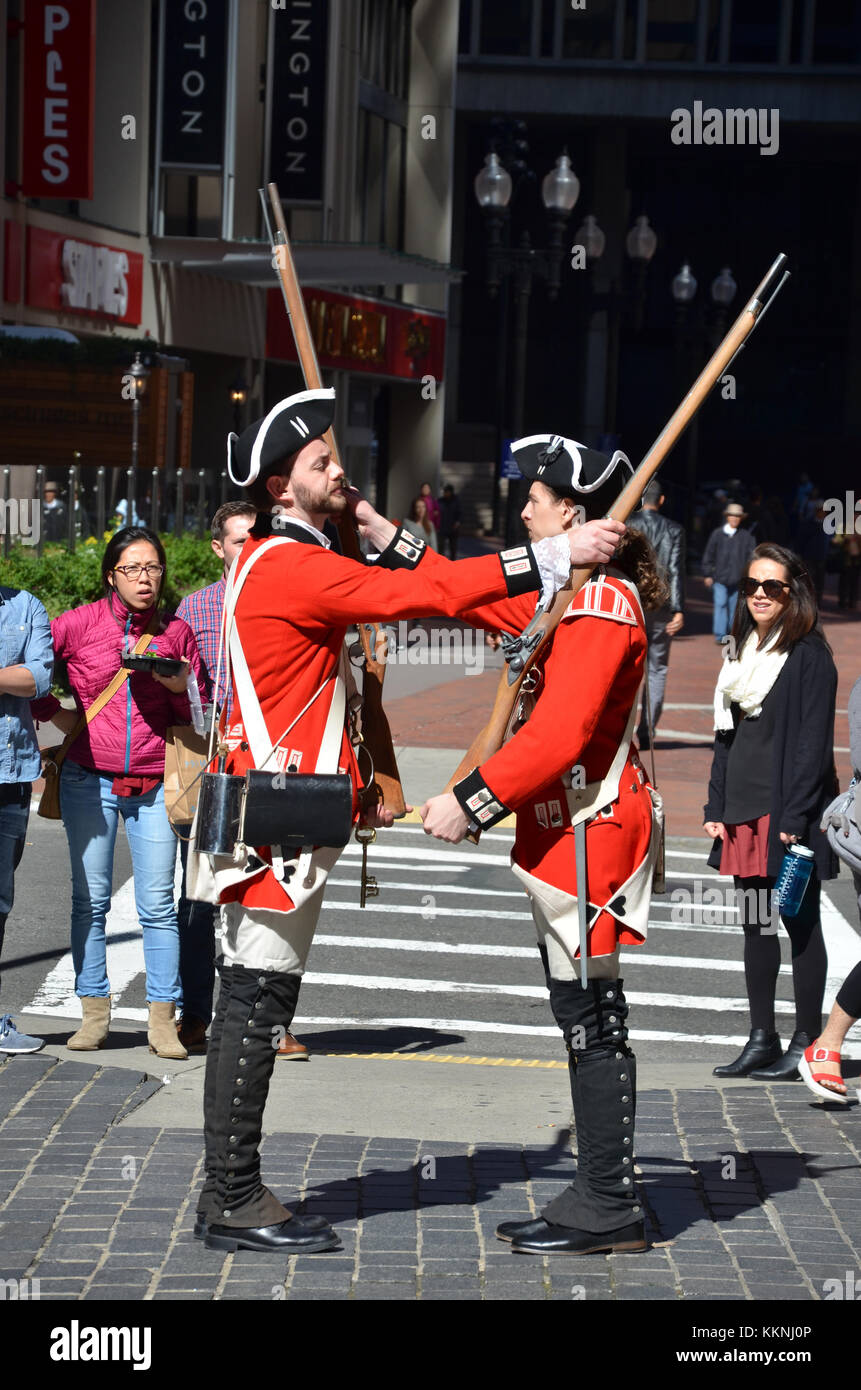 Soldiers dressed in British Army Uniform reinact a key ceremony for  tourists in front of The Old State House Boston Massachusetts Stock Photo -  Alamy