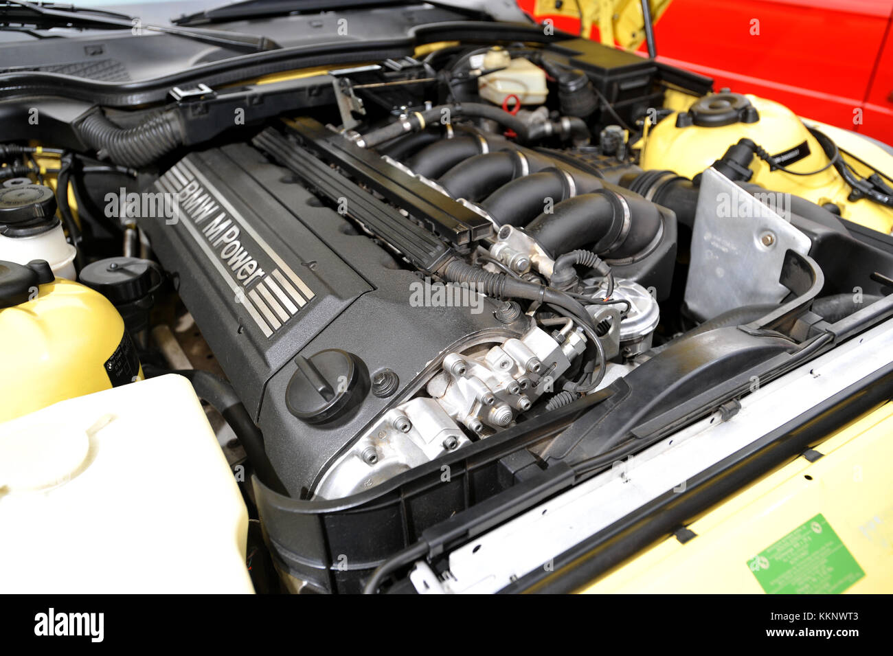 Z3m Engine 1998 bmw z3m hi-res stock photography and images - Alamy