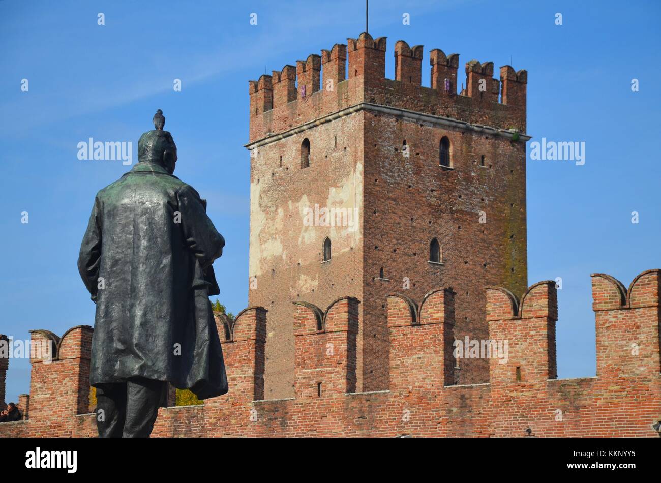Historical town of Verona Italy) the Castelvecchio fortress