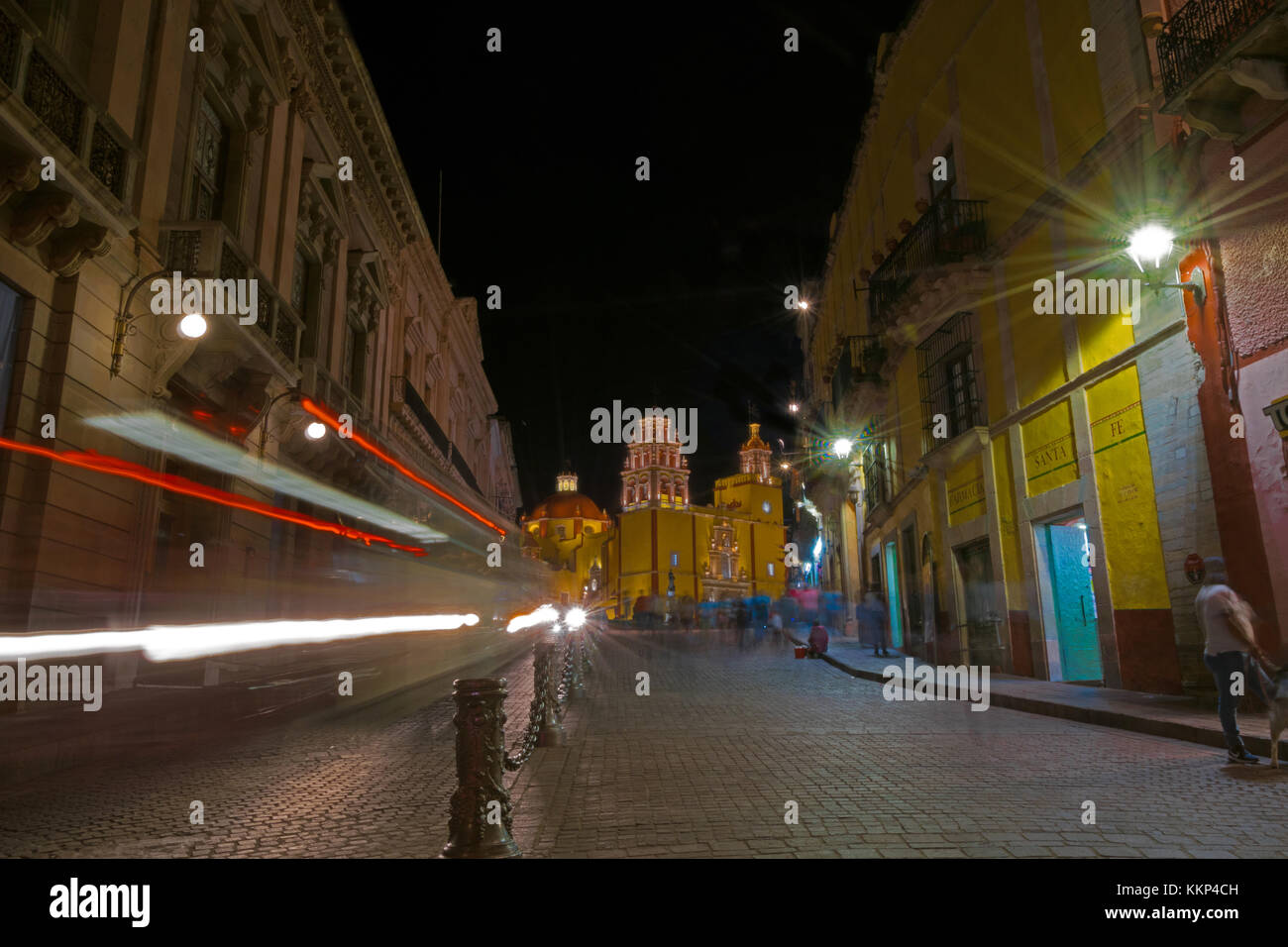 Si lo que buscas son buenas aventuras, disfrutar de hermosas calles llenas de historia definitivamente, debes visitar Guanajuato... Stock Photo