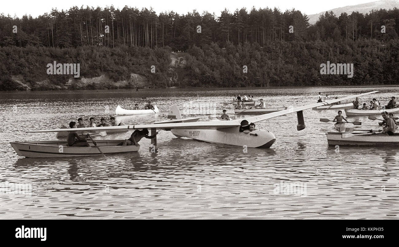 Pristajanje hidrojadralnega letala Jadranka na Dravi v Brestanici 1958 Stock Photo