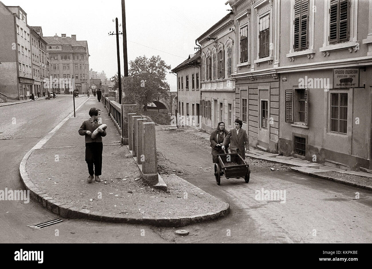 Levo pogled na Trg revolucije in desno Taborska ulica 1958 Stock Photo