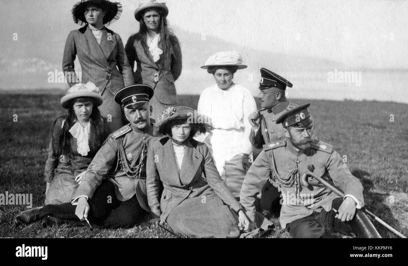 Olga Nikolaevna, Maria Nikolaevna, Anastasia Nikolaevna, Tatiana Nikolaevna, Anya Vyrubova and Tsar Nicolas II in 1914 Stock Photo