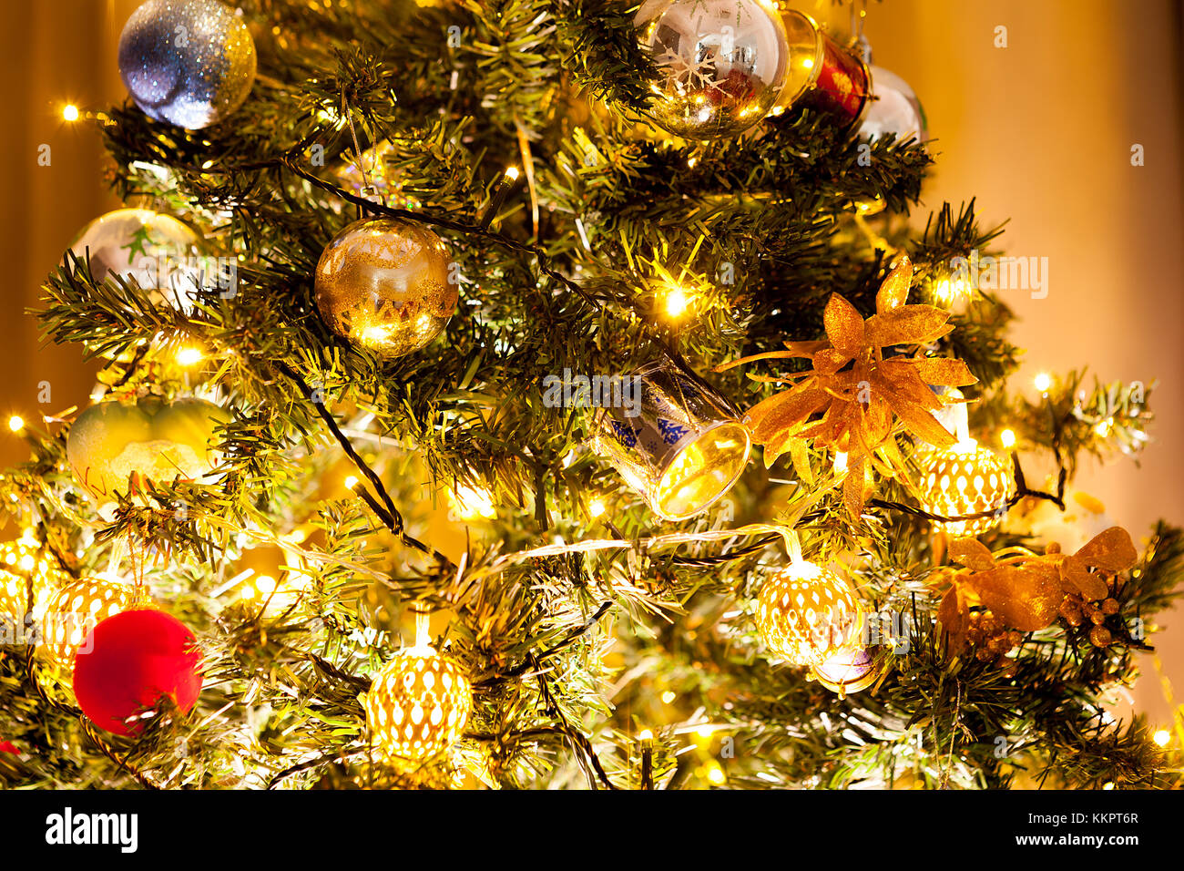 Christmas tree with garlands and decoration Stock Photo Alamy