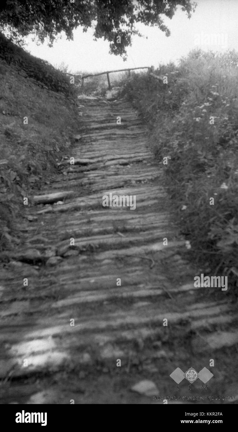 Pot v Brezen, tlakovana s hlodi 1963 Stock Photo - Alamy