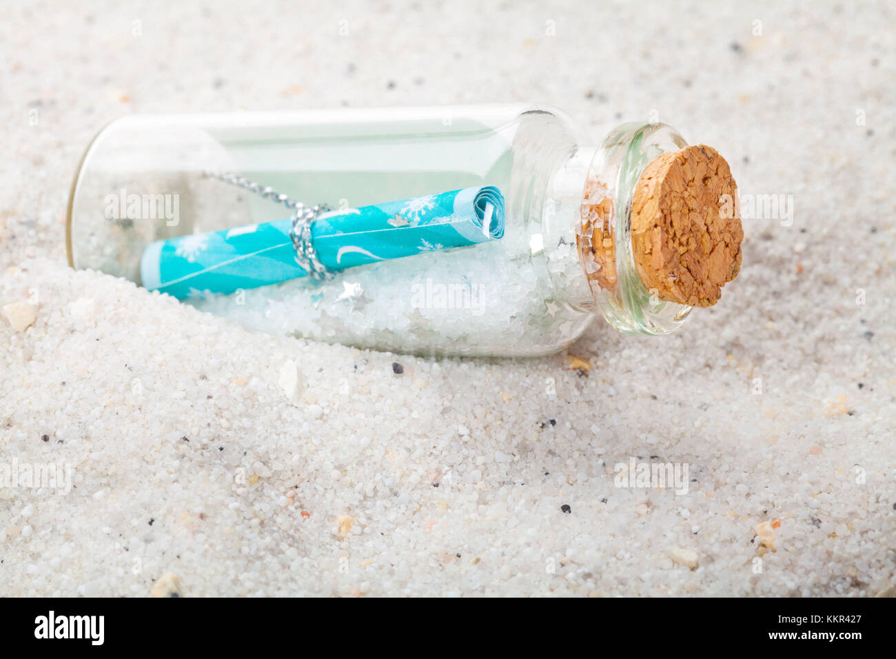 Капсула времени сахалин. Воск для винных бутылок. Закупорка бутылок сургучем. Speyer самое старое вино. Как открыть бутылку вина об стену.