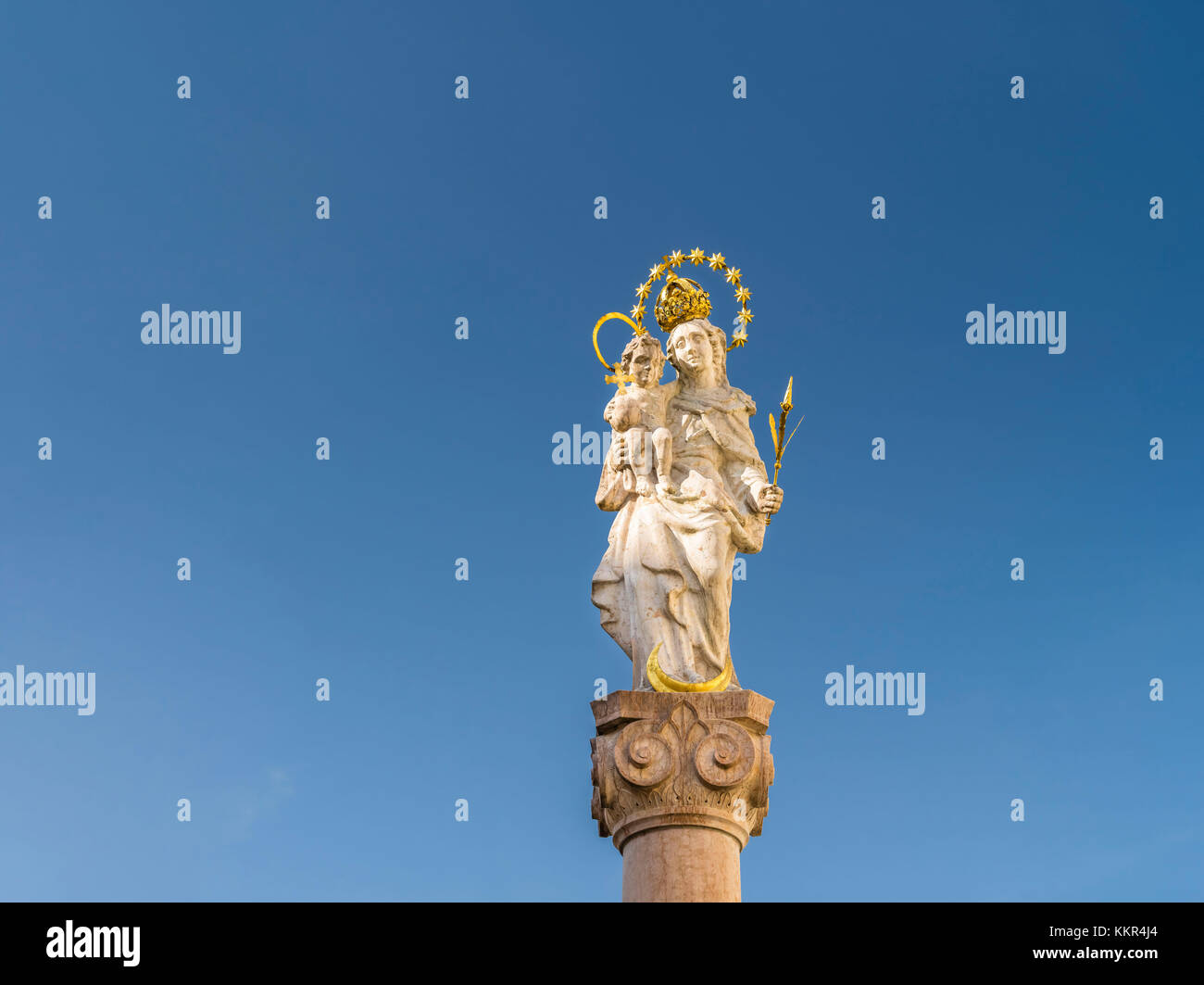 Virgin mary statue hi-res stock photography and images - Alamy