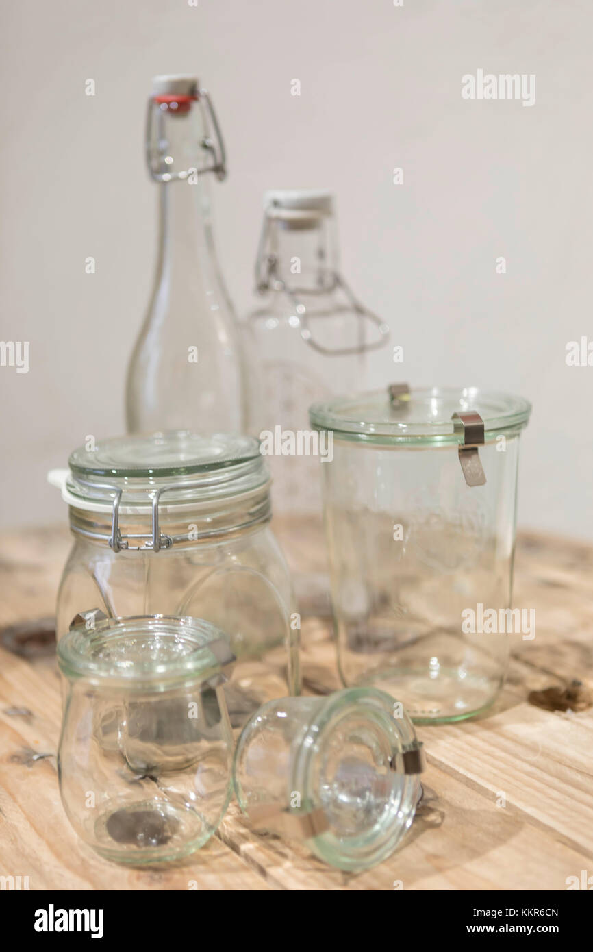 Reusable glass bottles and glass containers from the unpackaged
