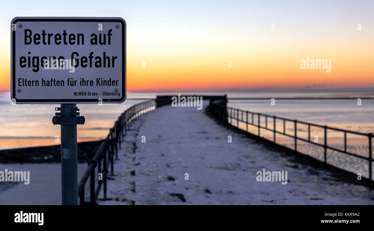 A pier near Wilhelmshaven at the Jade-Busen on a cold winter morning. Stock Photo