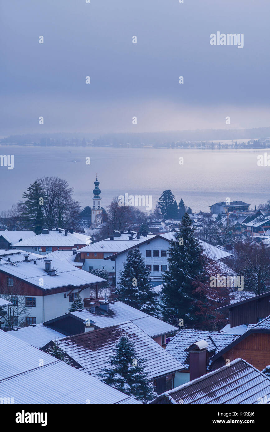 Austria, Salzburgerland, St. Gilgen, elevated town view, winter Stock ...