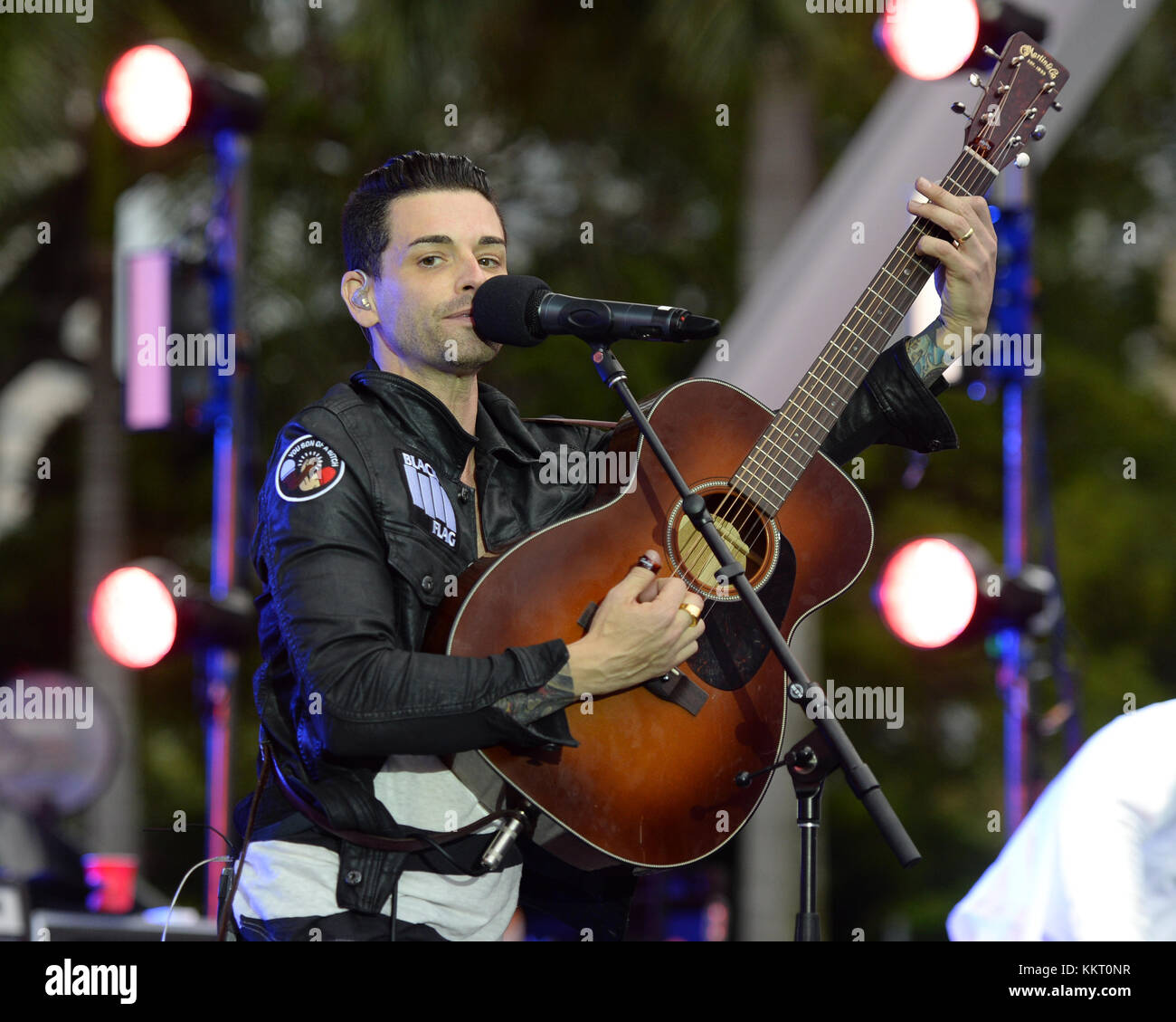 MIAMI FL - JUNE 06: Chris Carrabba of Dashboard Confessional performs