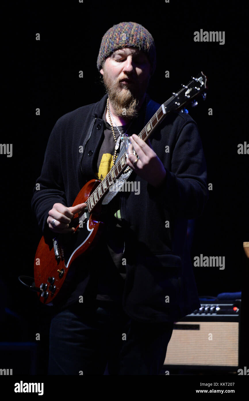 Derek trucks hi-res stock photography and images - Alamy
