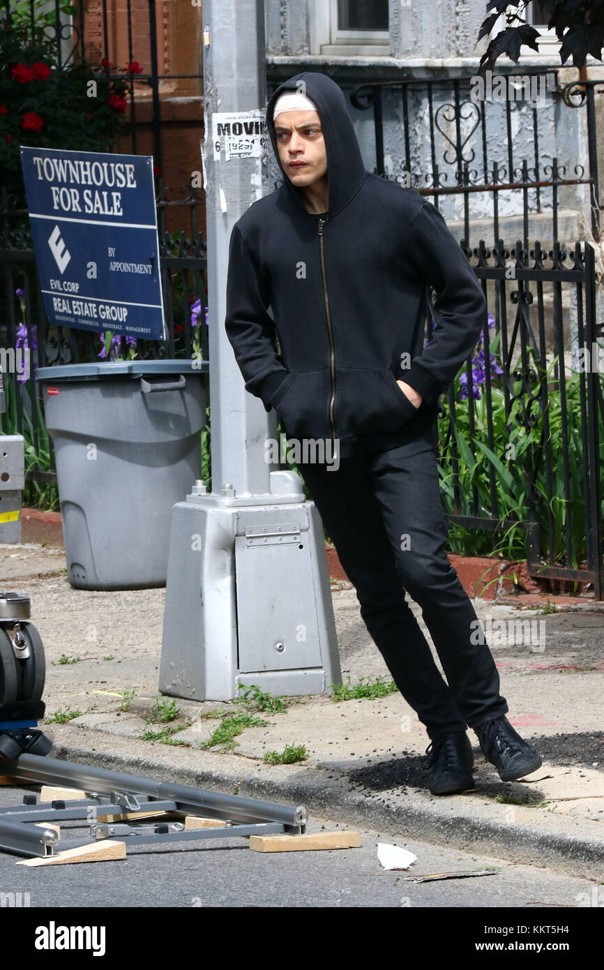 NEW YORK, NY - MAY 19: Rami Malek filming 'Mr Robot' on May 19, 2016 in New  York City. People: Rami Malek Stock Photo - Alamy