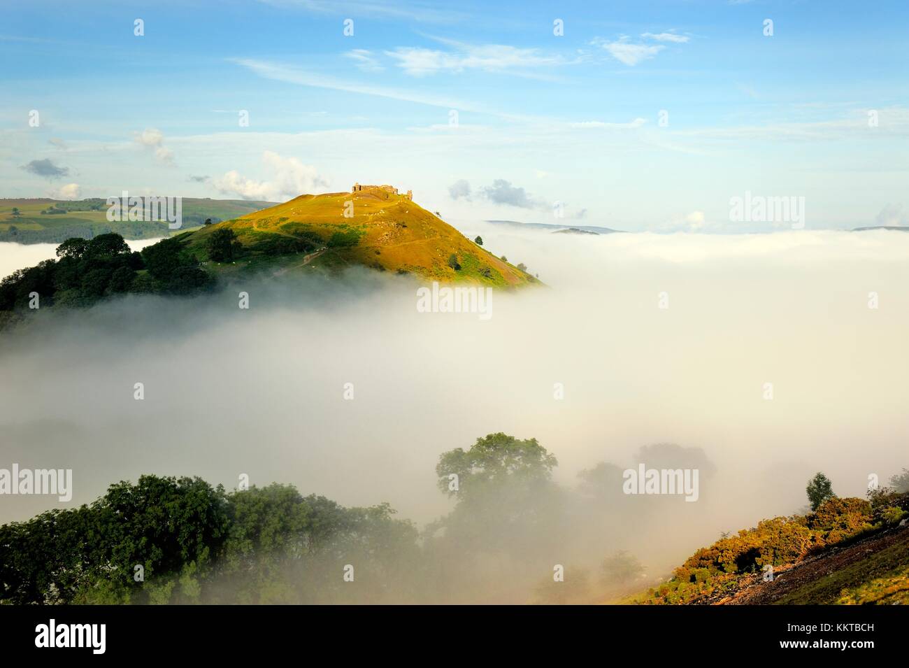 Castell Dinas Bran, Llangollen, Denbighshire, Wales. On an Iron Age site, the stone castle dates from 13 C. Summer morning mist Stock Photo