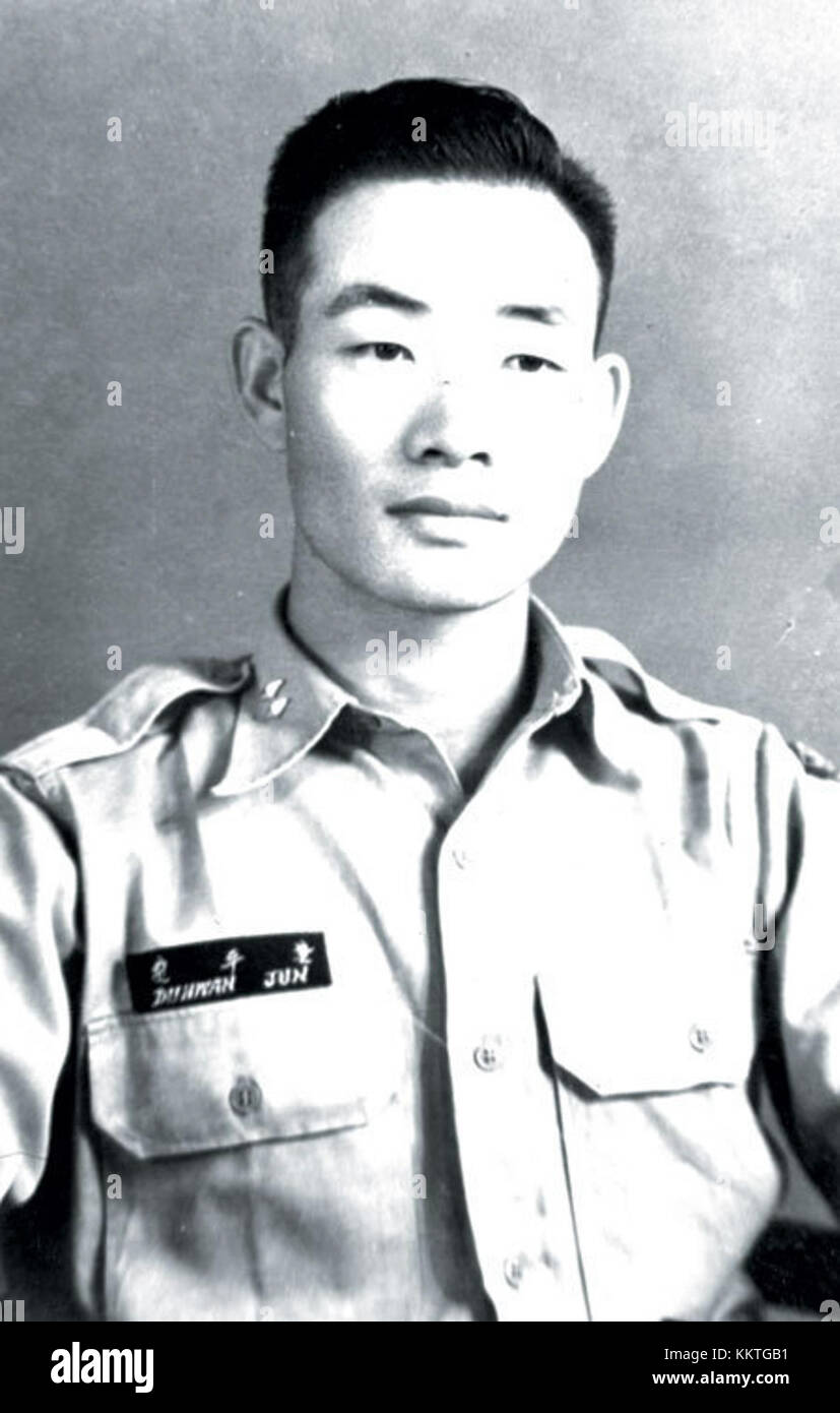 Старший лейтенант изюмов. Чон Ду Хван. Чон Ду Хван корейский военный деятель. Старший лейтенант Цыренов. Старший лейтенант Хошина.