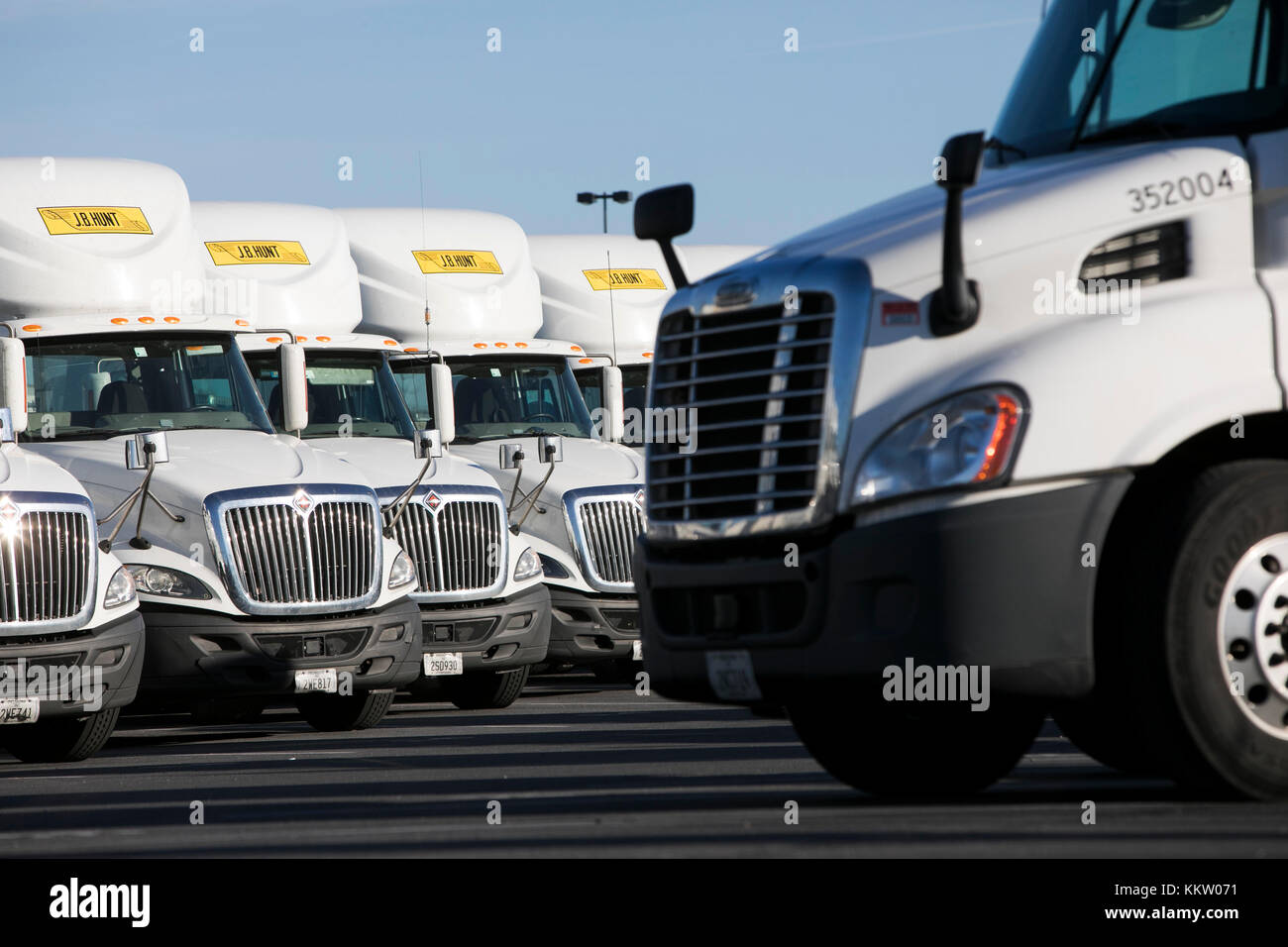J.B. Hunt Transport Services, Inc., logo signs on semi-trucks in Winchester, Virginia on November 26, 2017. Stock Photo