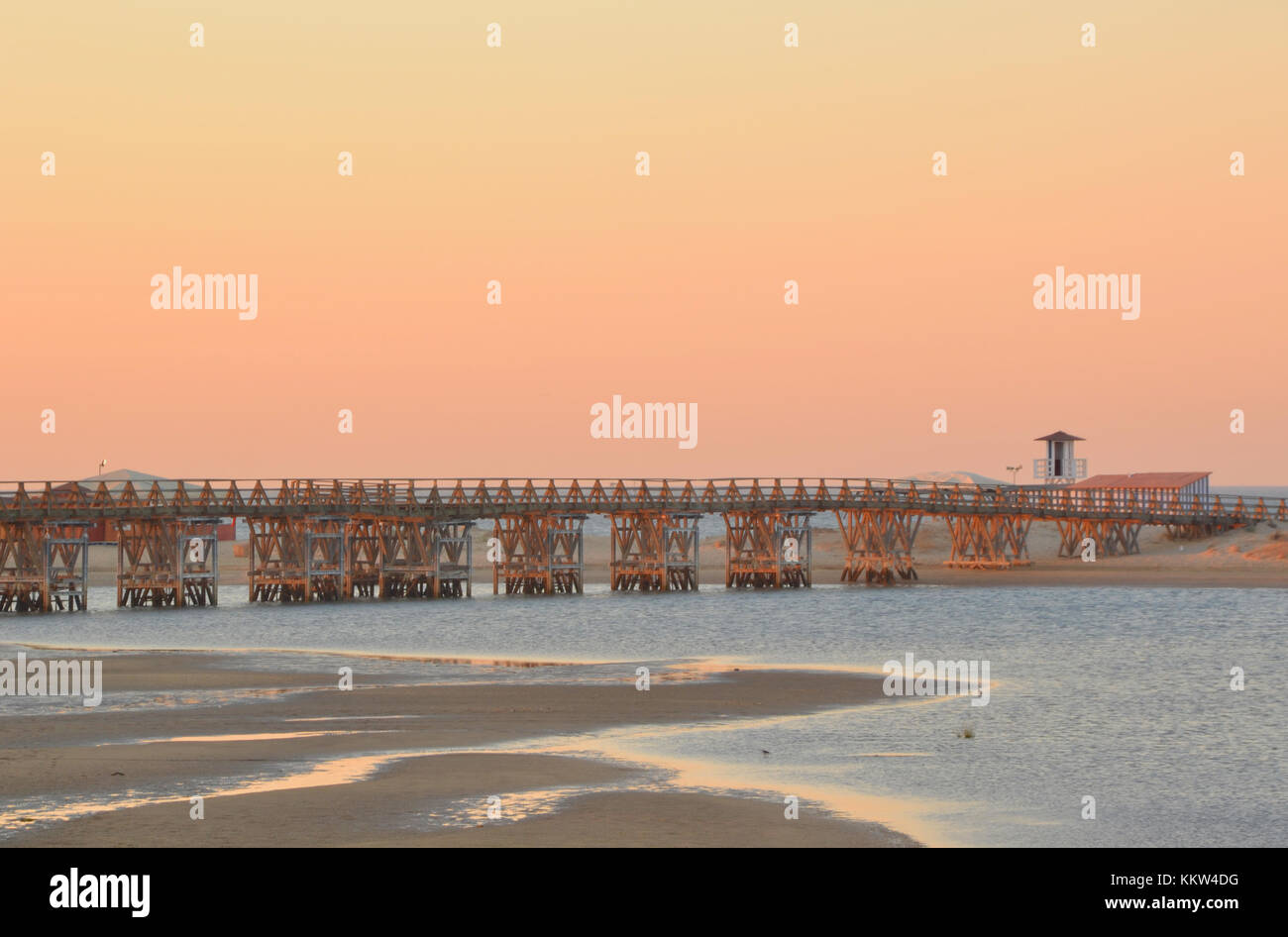Amanecer en la playa Stock Photo Alamy