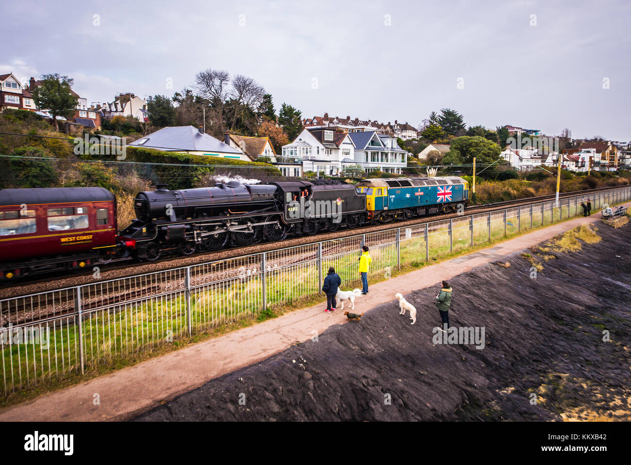 Steam Dreams operated a steam hauled train from Southend East pulled by LMS Stanier Black Five 45212 with a vintage diesel class 47 named 'County of Essex' as safety backup. People gathered at Chalkwell Beach on the Thames Estuary Stock Photo