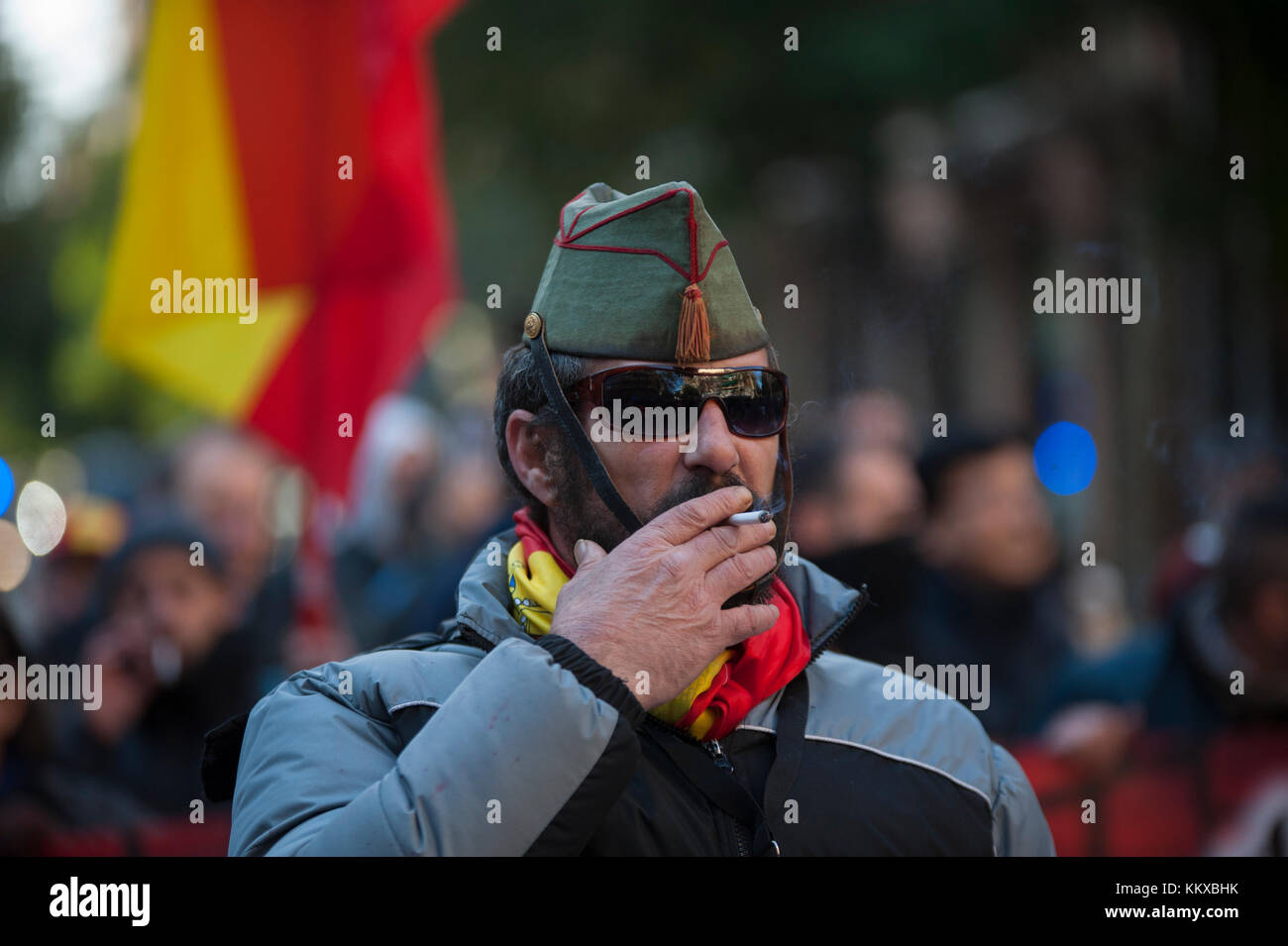 Barcelona, Spain. 2nd Dec, 2017. The ultra-right Spanish youth national democracy group has convened a rally at the CUP headquarters on the same day that a meeting of the dome was held to define the party's strategy before the next elections on December 21. Members of the CUP asked the Electoral Board of the Barcelona Area (JEZ) and the Superior Court of Justice of Catalonia (TSJC) to disavow this demonstration at the doors of its headquarters. Credit: Charlie Perez/Alamy Live News Stock Photo