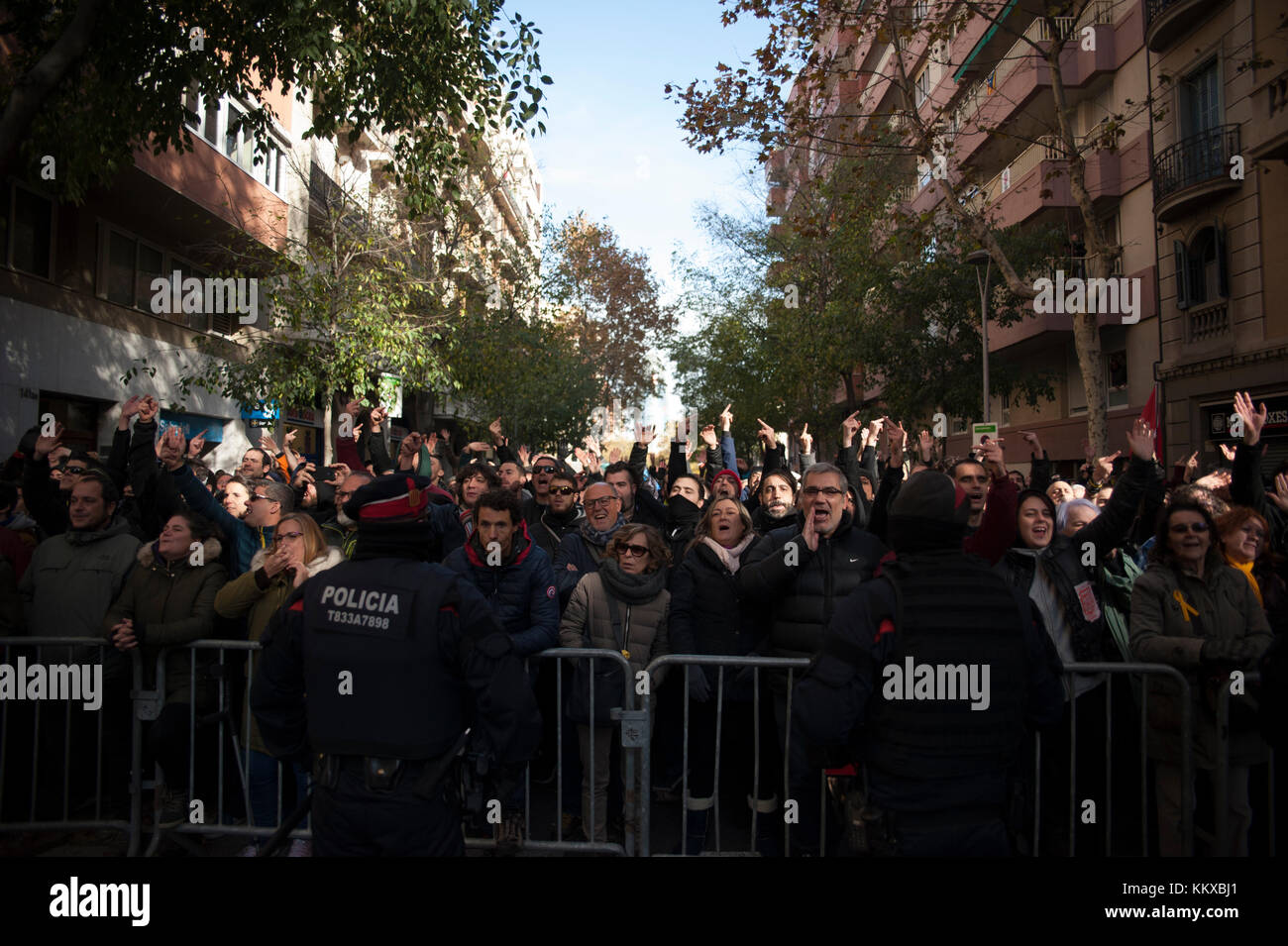 Barcelona, Spain. 2nd Dec, 2017. The ultra-right Spanish youth national democracy group has convened a rally at the CUP headquarters on the same day that a meeting of the dome was held to define the party's strategy before the next elections on December 21. Members of the CUP asked the Electoral Board of the Barcelona Area (JEZ) and the Superior Court of Justice of Catalonia (TSJC) to disavow this demonstration at the doors of its headquarters. Credit: Charlie Perez/Alamy Live News Stock Photo