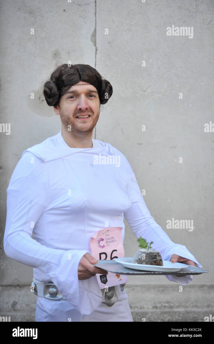 guy dressed as princess This Guy Transforms Himself Into Disney Princesses And His Makeup Skills Are Too Good