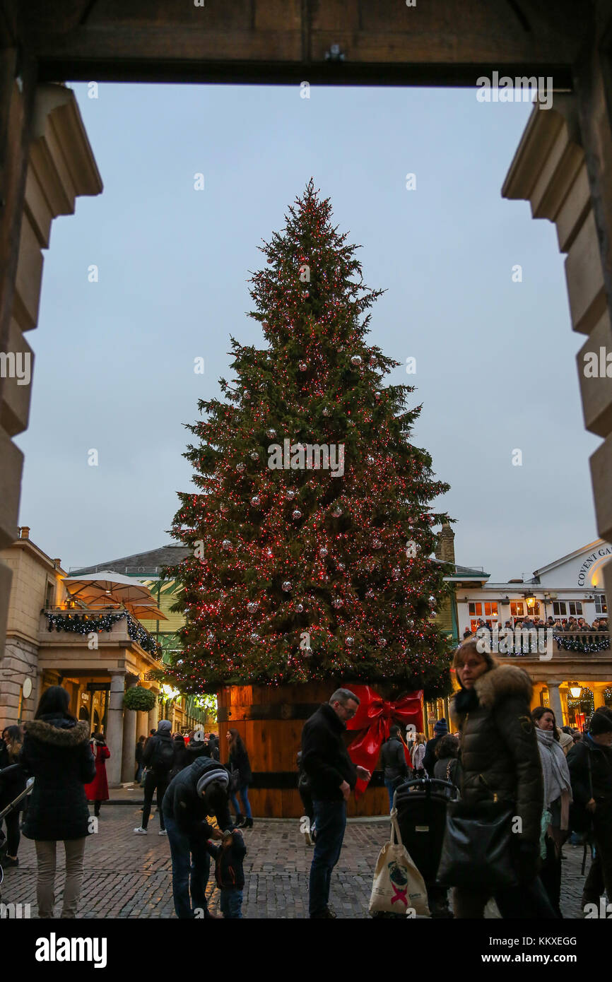 Covent Garden market. London, UK. 2nd Dec, 2017. Christmas tree in