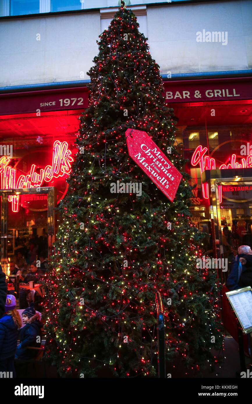 Covent Garden. London, UK. 2nd Dec, 2017. Christmas Tree in Covent