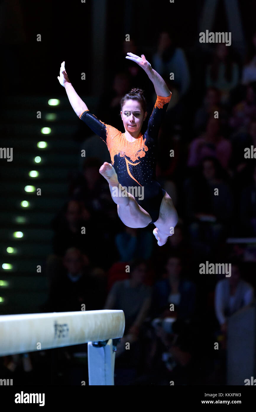 Ludwigsburg, Deutschland. 02nd Dec, 2017. Schwebebalken: Leah Griesser (TG Soellingen/KRK). Turnen 1. Bundesliga Frauen: Deutsche Mannschaftsmeisterschaft/ DTL-Finale 2017, Ludwigsburg, 02.12.2017-- 1. German national league: Gymnastics German Team Championship. Final women, December 02, 2017 Ludwigsburg, Germany. |usage worldwide Credit: dpa/Alamy Live News Stock Photo