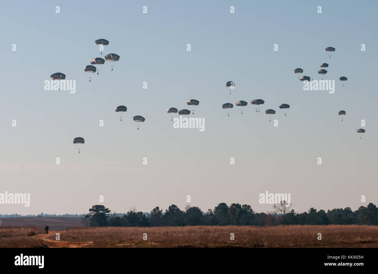 Fort Bragg, NC, USA. 1st Dec, 2017. Dec. 1, 2017 - FORT BRAGG, N.C., USA - The sky is filled with U.S. Army paratroopers at Sicily Drop Zone, Friday, during the 20th Annual Randy Oler Memorial Operation Toy Drop. The airborne operation, hosted by the U.S. Army Civil Affairs & Psychological Operations Command (Airborne), is the world's largest combined airborne operation with paratroopers from nine allied nations participating. The annual event allows paratroopers the opportunity to help children in communities surrounding Fort Bragg receive donated toys for the Christmas holiday Stock Photo