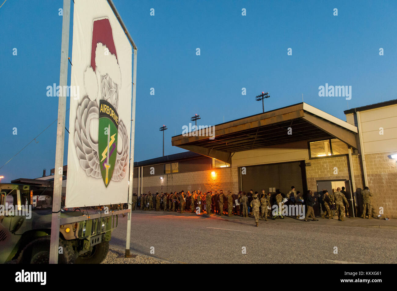 Fort Bragg, NC, USA. 1st Dec, 2017. Dec. 1, 2017 - FORT BRAGG, N.C., USA - Paratroopers line the street at Green Ramp on Pope Army Airfield, Friday, as the sun rises, waiting to donate their toys at the 20th Annual Randy Oler Memorial Operation Toy Drop. The airborne operation, hosted by the U.S. Army Civil Affairs & Psychological Operations Command (Airborne), is the world's largest combined airborne operation with paratroopers from nine allied nations participating. The annual event allows paratroopers the opportunity to help children in communities surrounding Fort Bragg rece Stock Photo