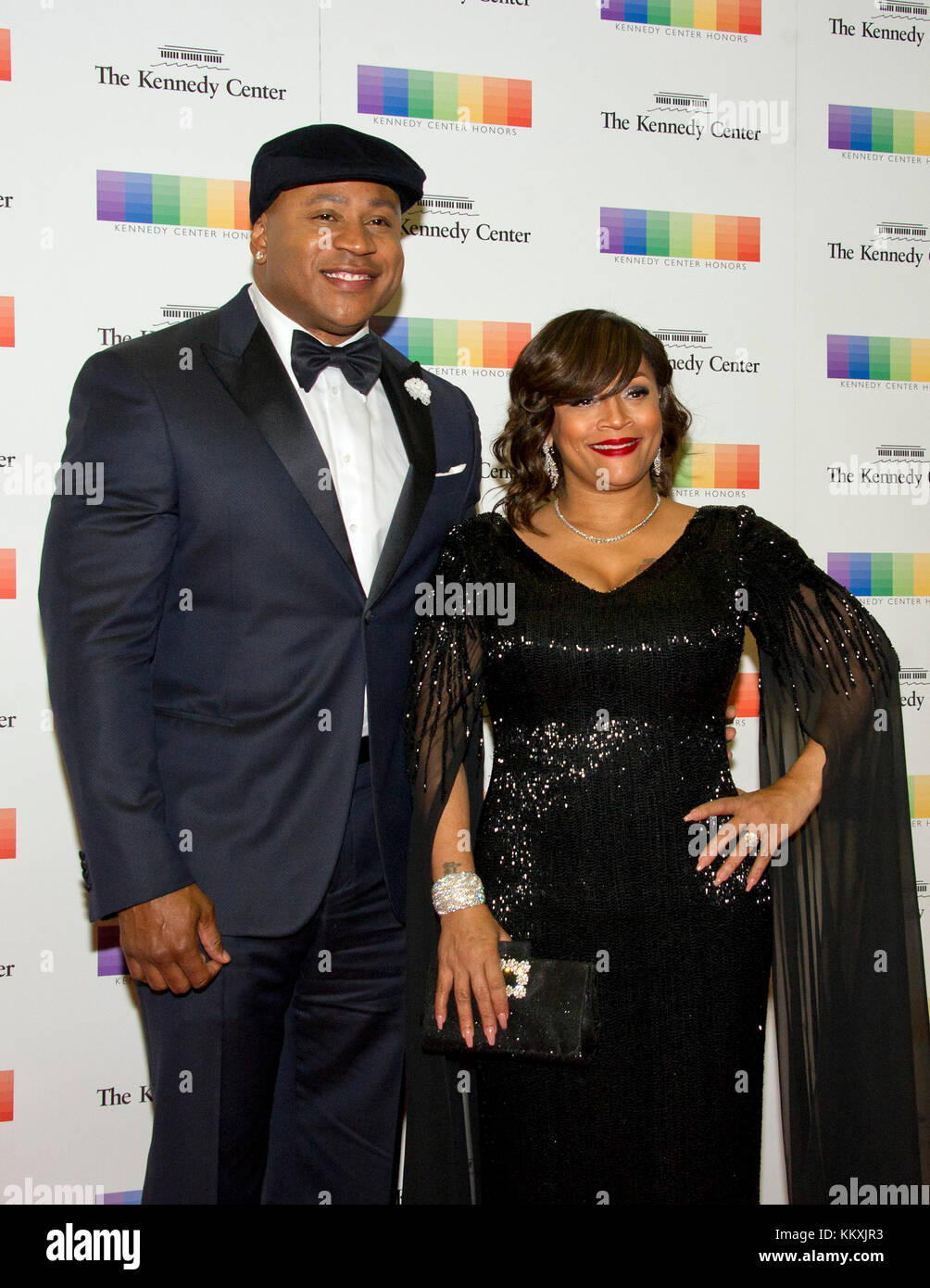 LL COOL J and his wife, Simone Smith, arrive for the formal Artist's ...