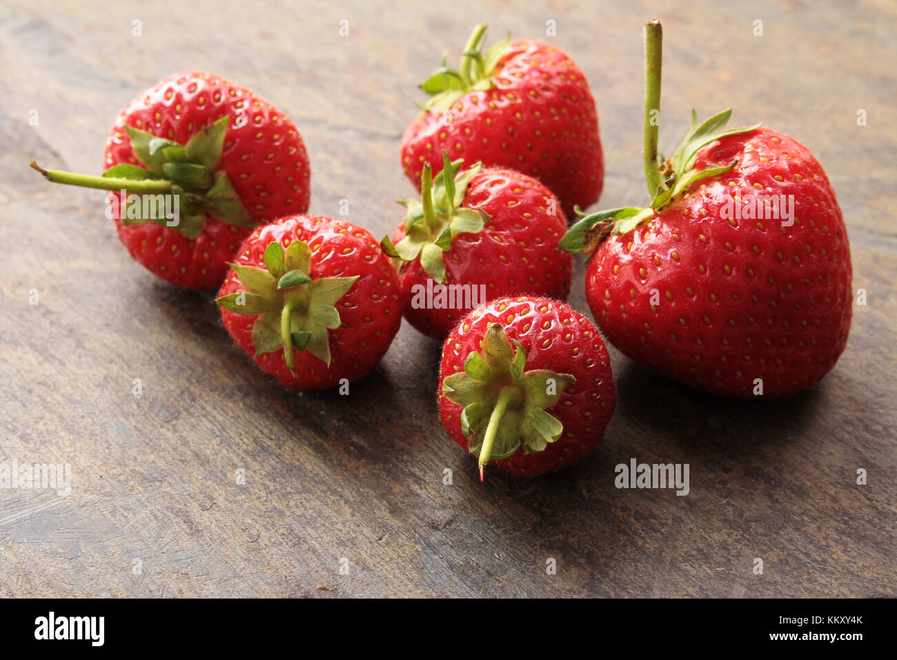 fresh strawberries in dish Stock Photo - Alamy