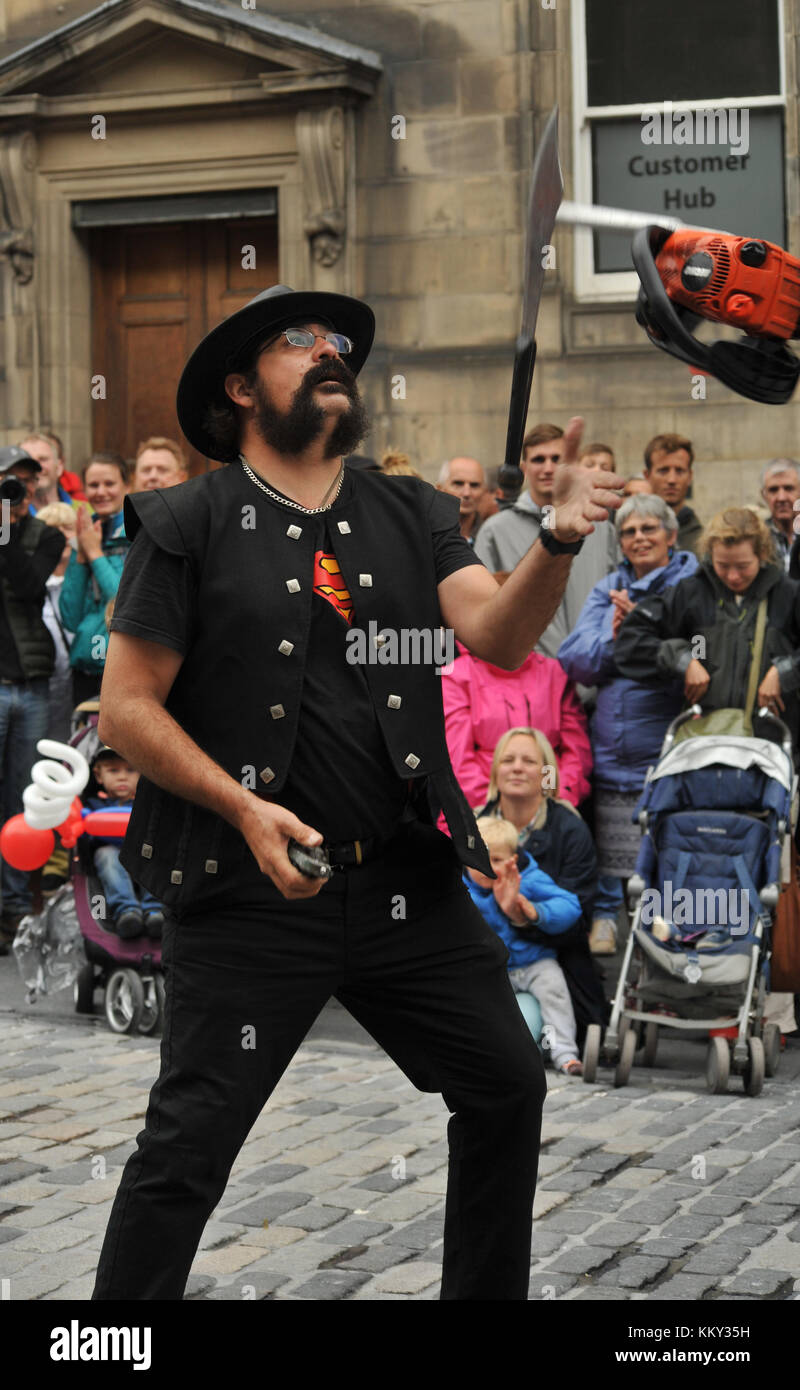 Edinburgh Fringe Festival Street Performer busker Royal Mile Stock Photo