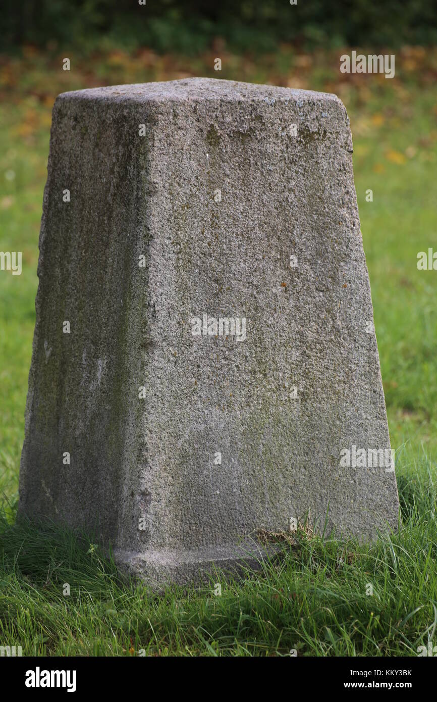 Concrete obelisk hi-res stock photography and images - Alamy