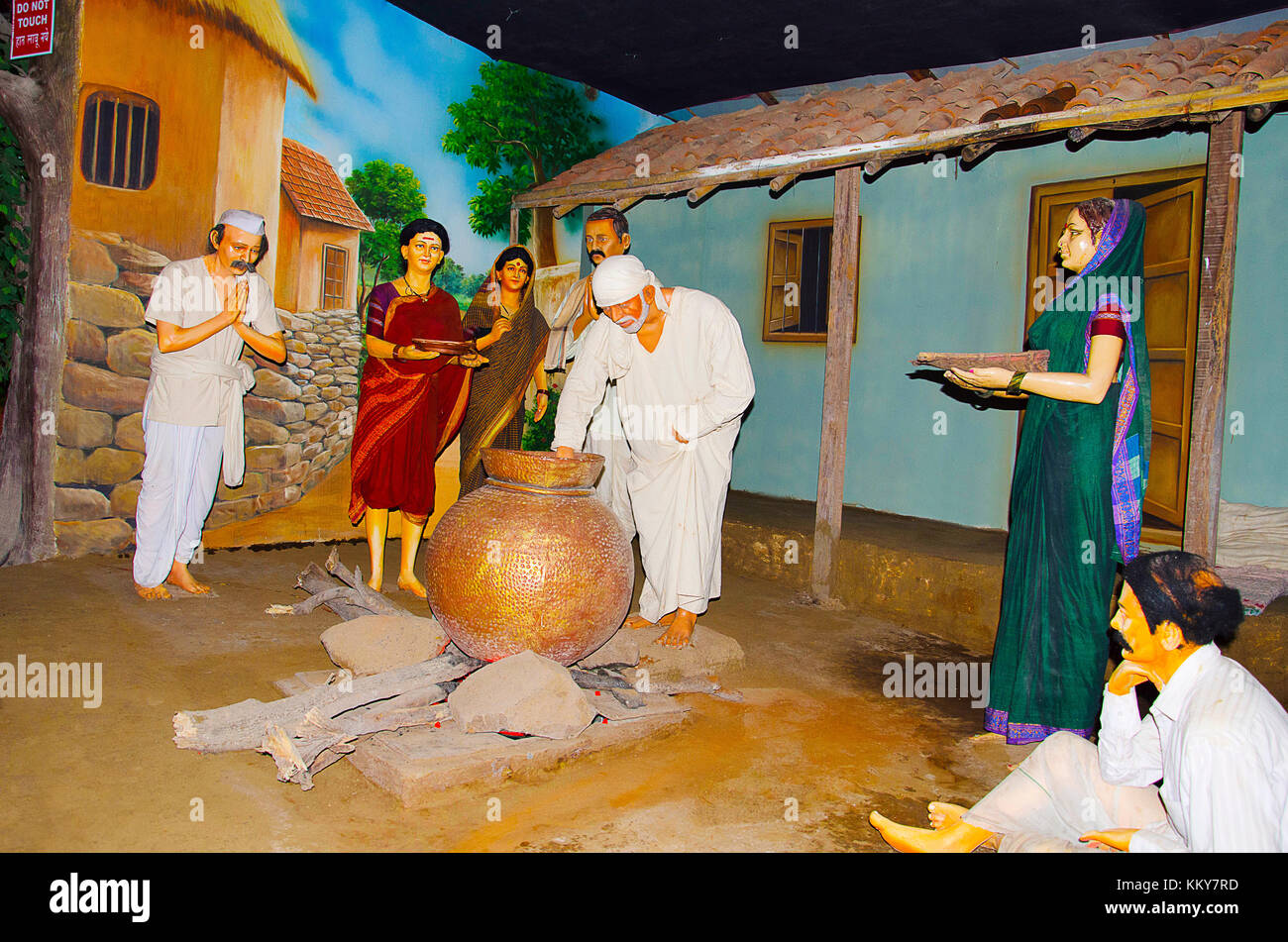 Sai Baba with his devotees, Sant Darshan Museum, Hadashi, Maharashtra, India Stock Photo