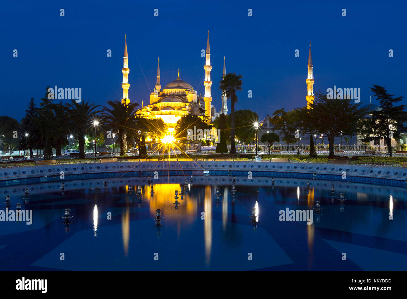 Blue Mosque in Istanbul, Turkey at the twilight Stock Photo Alamy