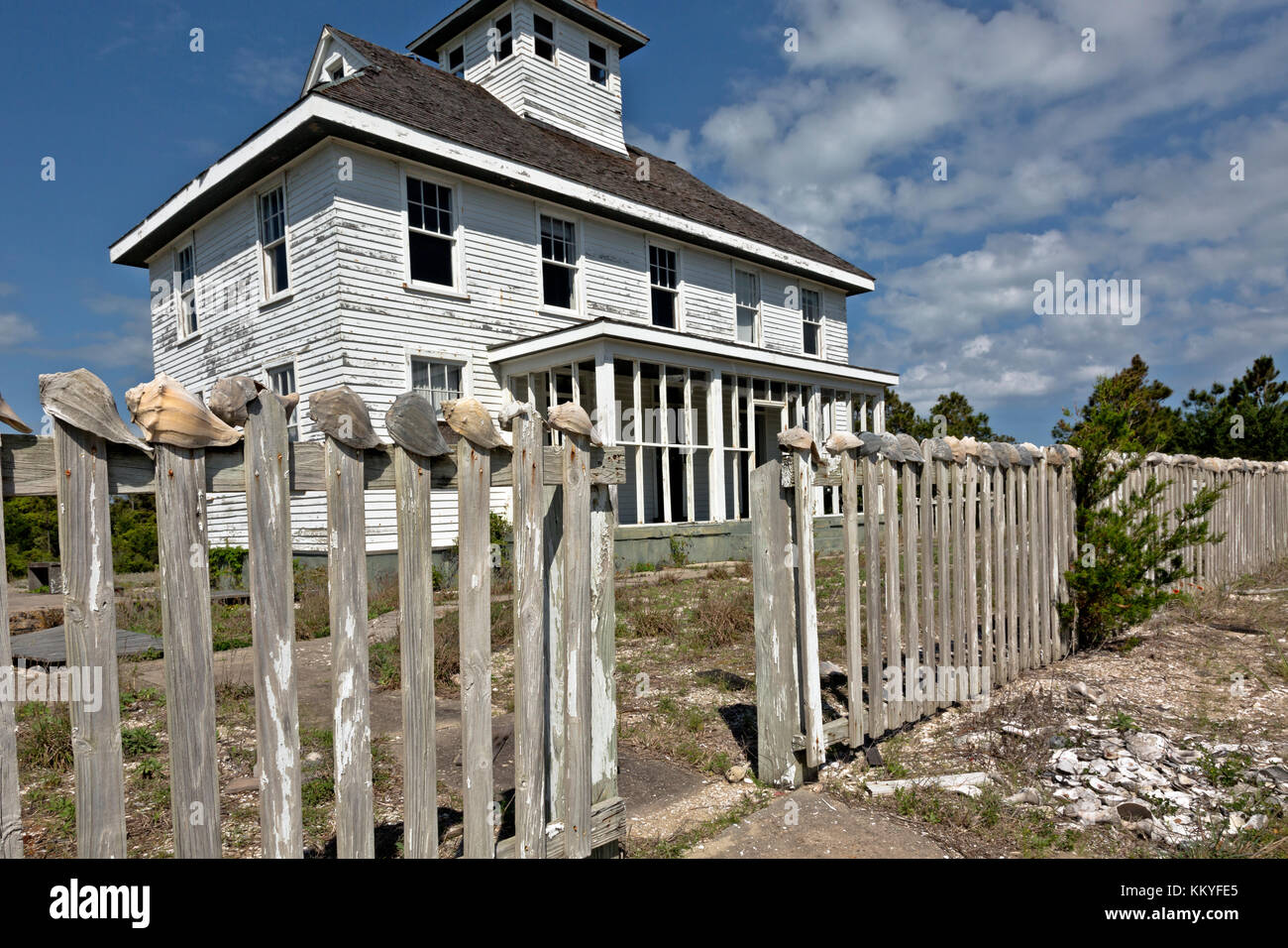 NC01001-00...NORTH CAROLINA -  The Fence decorated with whelk shells at the old Life Saving Station/Coast Guard Station now preserved in the Cape Look Stock Photo