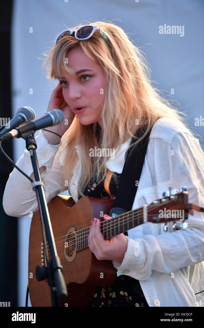 KEY BISCAYNE, FL - MARCH 24: Singer Hailey Knox performs at The Miami