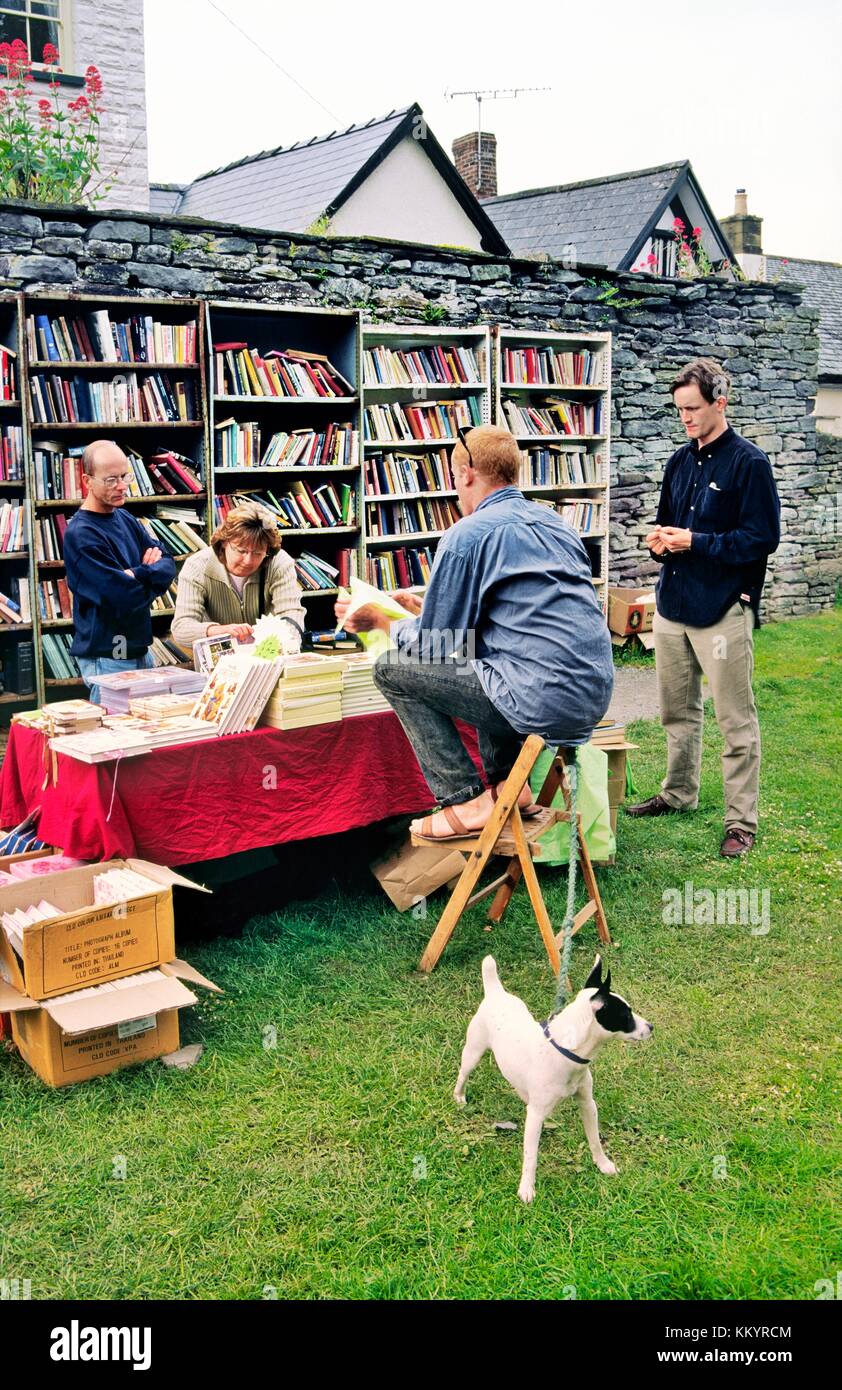 Second-hand books for sale in Castle Courtyard, village of Hay-on-Wye, Powys, Wales, UK, famous for annual literary Hay Festival Stock Photo