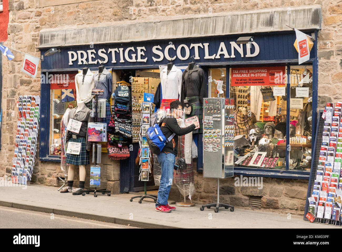 Scottish souvenir shop on the Royal Mile, Canongate, Edinburgh, Scotland, UK Stock Photo