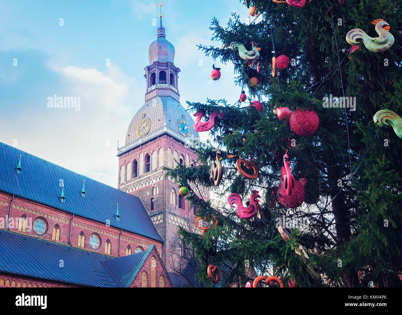 Dome Cathedral and Christmas tree on Riga Old Town in winter Stock ...
