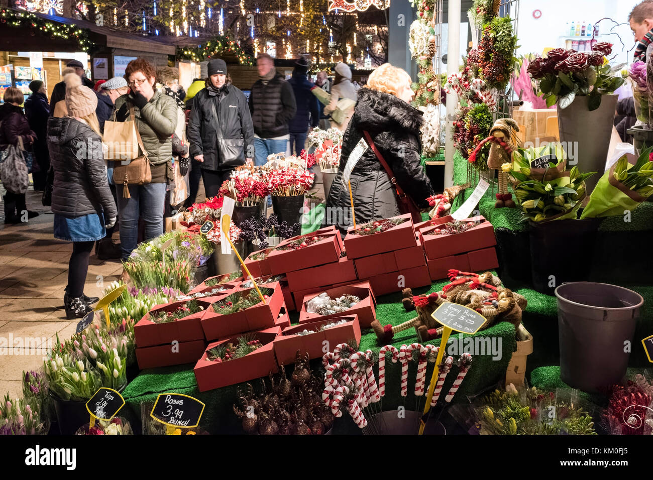 Shoppers preparing for Christmas, Parliament Street, York, UK Stock Photo