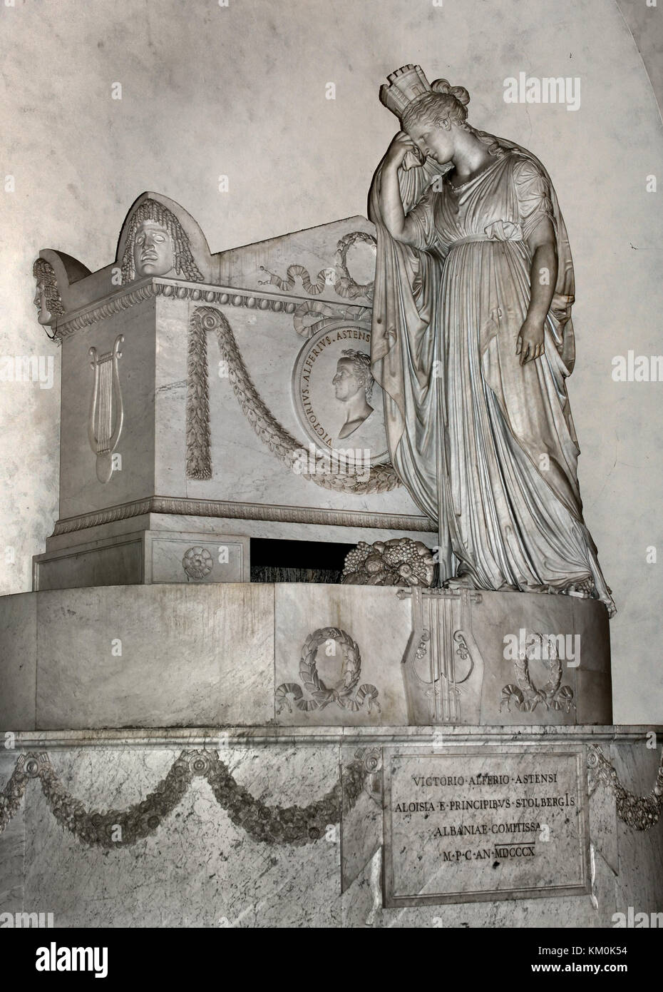 Count Vittorio Alfieri  1749 –  1803 was an Italian dramatist and poet, considered the 'founder of Italian tragedy. Funerary monument - Tomb in the Santa Croce ( The Basilica di Santa Croce is the principal Franciscan church in Florence ) Italy Stock Photo