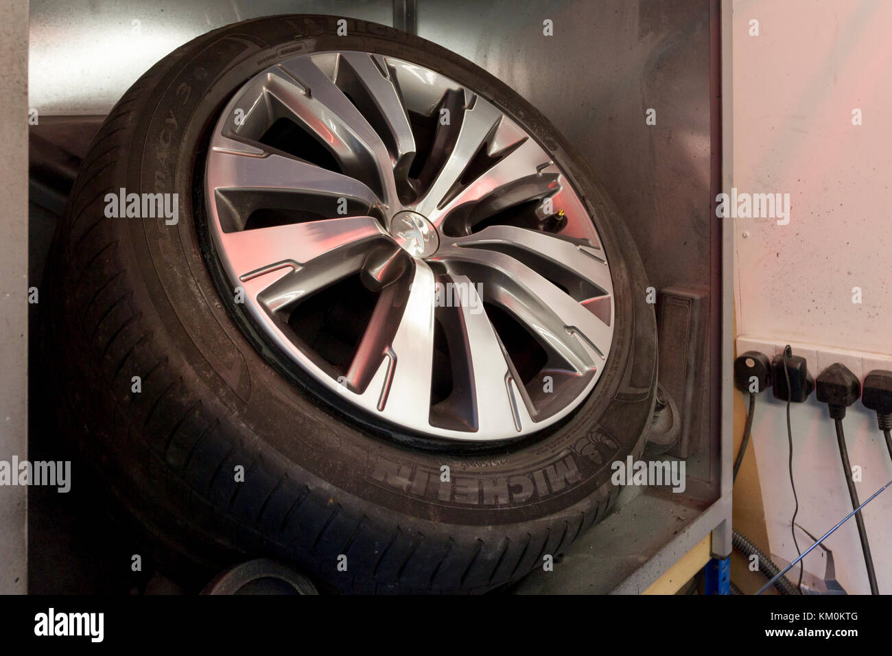 Magnesium Wheels Stock Photos Magnesium Wheels Stock Images Alamy