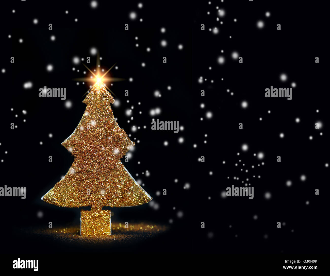 Gold glitter christmas tree hi-res stock photography and images - Alamy
