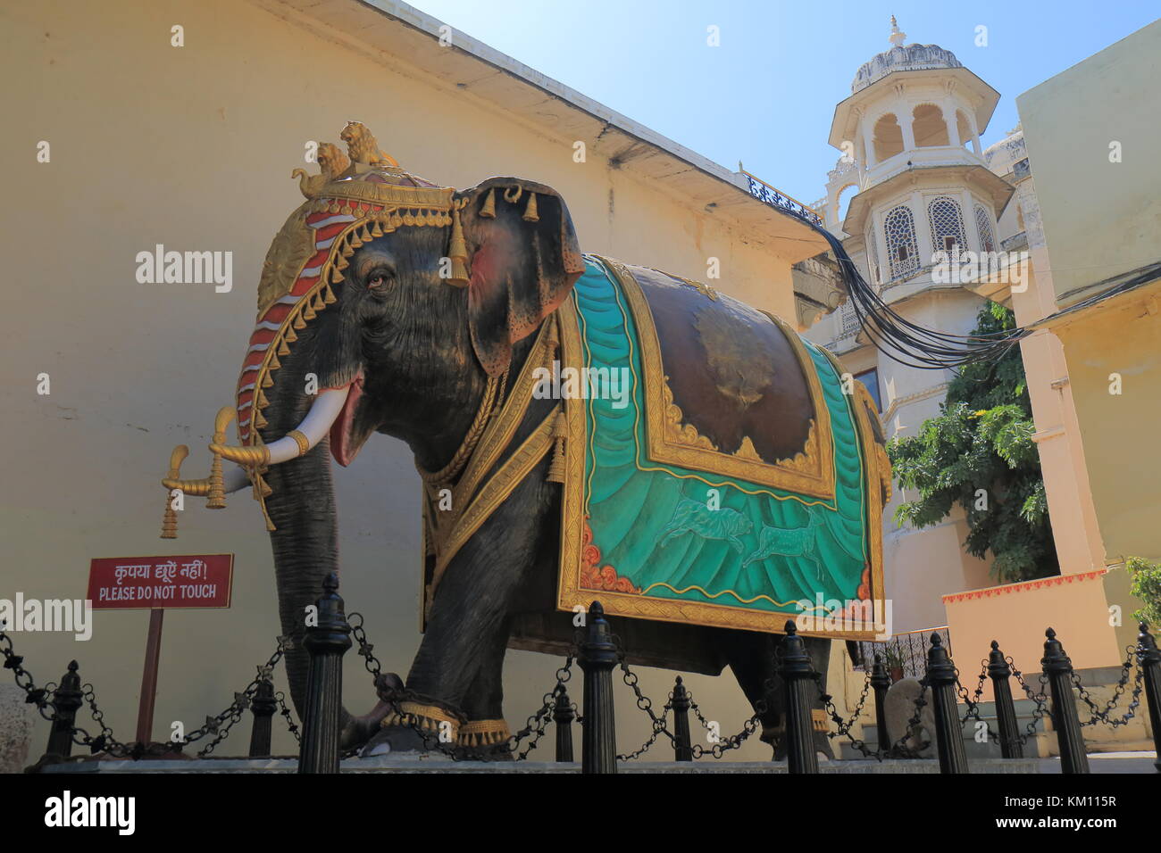 Elephant castle statue elephant castle hires stock photography and