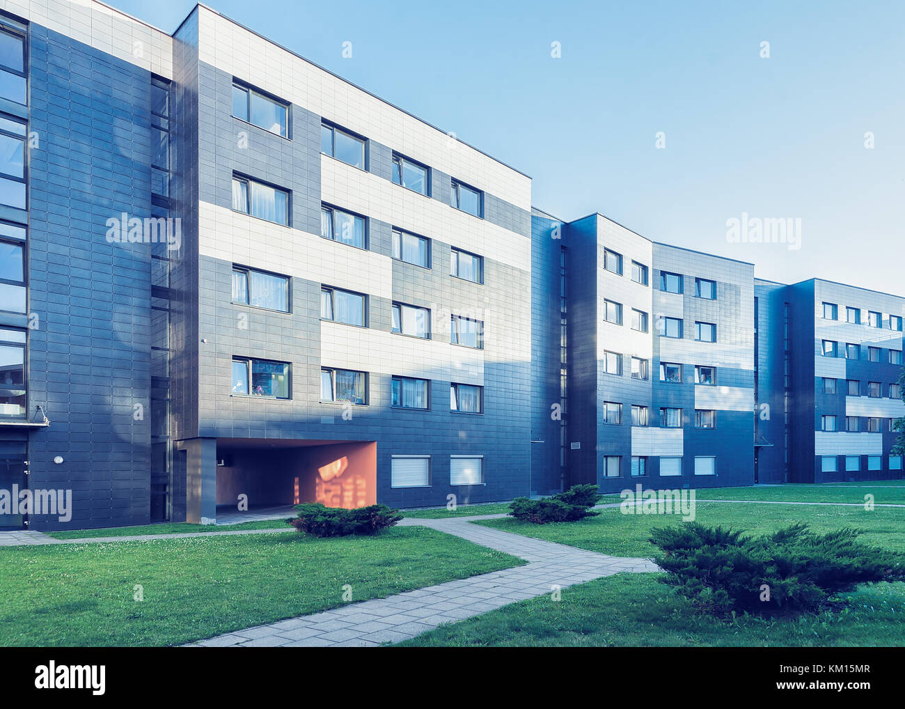 Image showcasing Los Angeles apartment owners race to add luxury amenities