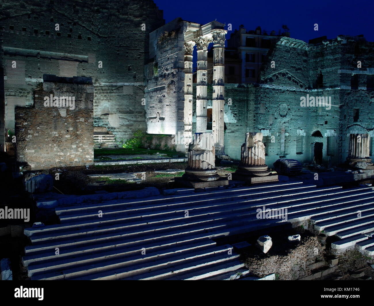AJAXNETPHOTO. 2015. ROME, ITALY. - ROMAN RUINS - FORUM OF AUGUSTUS, COMMEMORATES BATTLE AT PHILIPPI, LOCATED NEAR THE PIAZZO FORO DEL TRAIANO. PHOTO:JONATHAN EASTLAND/AJAX REF:GXR151012_5855 Stock Photo
